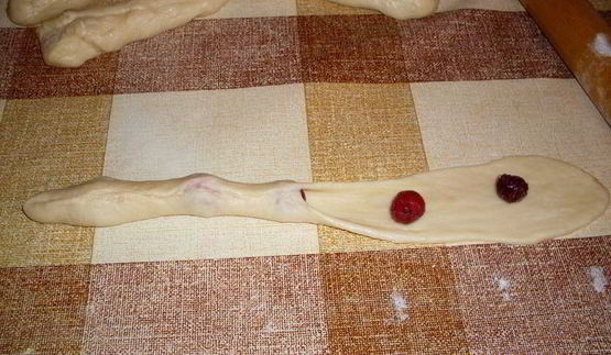 сдобное дрожжевое тесто и булочки