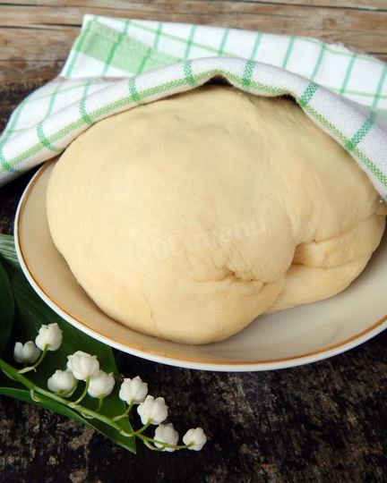 Рецепт сдобного теста на кефире для булочек