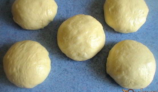 сырная косичка из дрожжевого теста