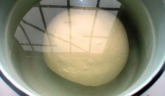 сырная косичка из дрожжевого теста