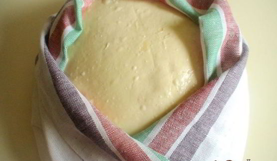 сырная косичка из дрожжевого теста