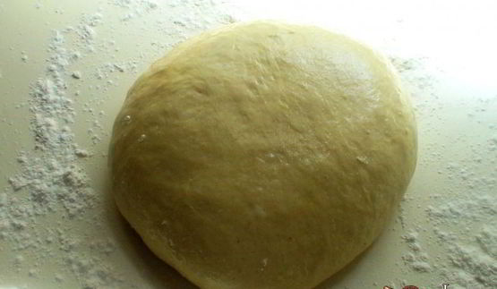 сырная косичка из дрожжевого теста