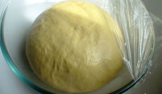 сырная косичка из дрожжевого теста