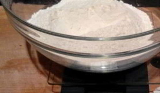 тонкое тесто для пиццы без дрожжей