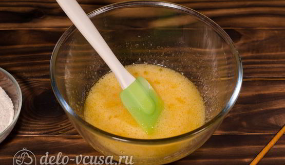 бисквитные розочки на соломке