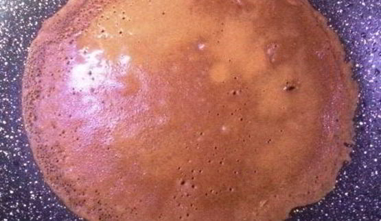 блинный торт со смородиновым конфи