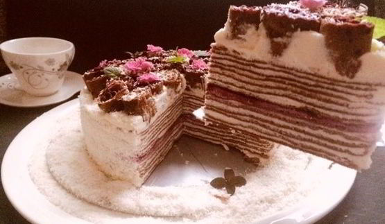 блинный торт со смородиновым конфи