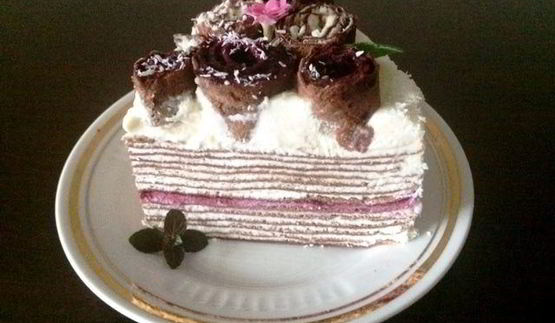 блинный торт со смородиновым конфи