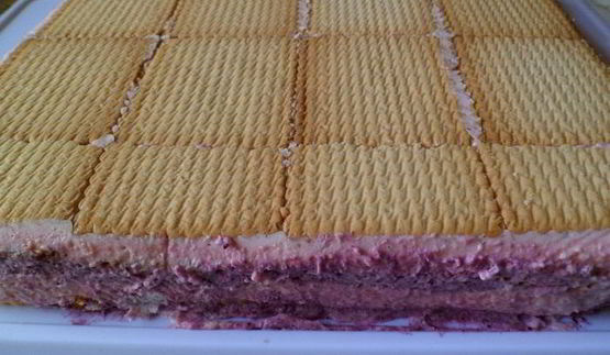 чеpнично-клубничный торт из печенья