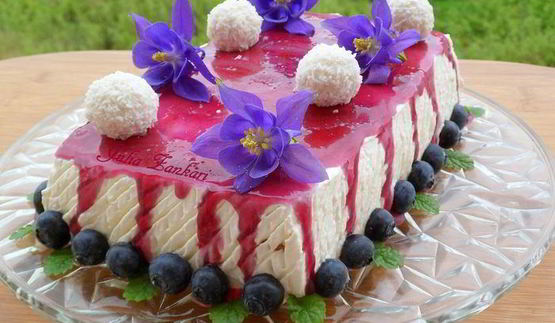 чеpнично-клубничный торт из печенья