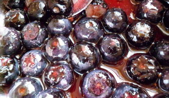 чеpнично-клубничный торт из печенья