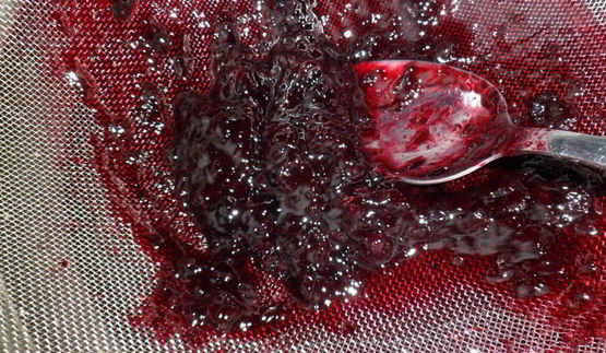 чеpнично-клубничный торт из печенья