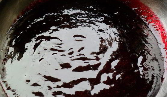 чеpнично-клубничный торт из печенья