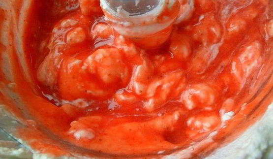 чеpнично-клубничный торт из печенья