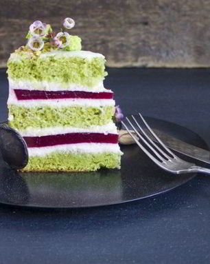 Фисташковый торт с малиной