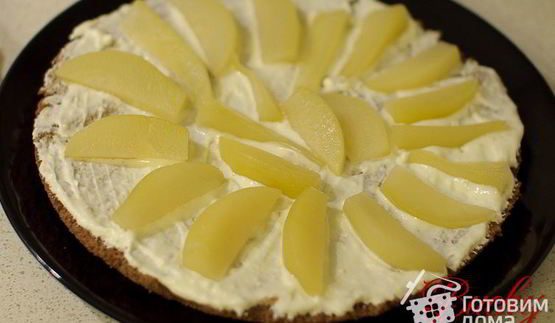 грушевый торт со взбитыми сливками