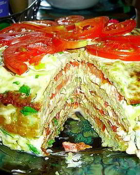 Кабачковый торт с томатом и чесноком