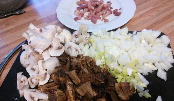 картофельно-грибной торт с черносливом