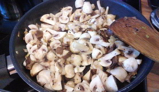 картофельно-грибной торт с черносливом