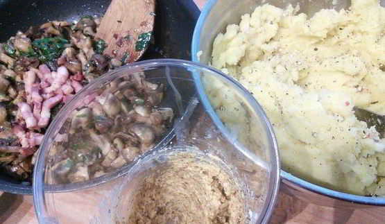 картофельно-грибной торт с черносливом