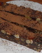 Холодный шоколадный торт с орехами и черносливом