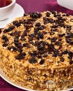 Медовик с черносливом и орехами