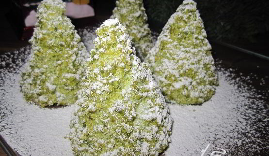 миндально-бисквитные елочки