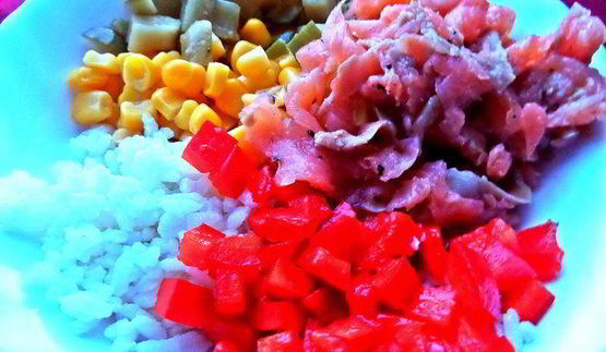 перекус в тортилье с рыбой и овощами