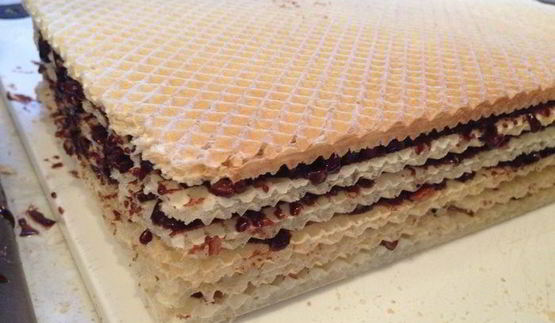 шоколадно-ореховый вафельный торт