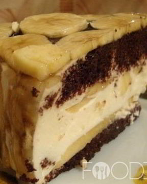 Шоколадный торт с бананами