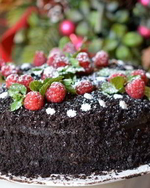 Шоколадный торт с клюквой
