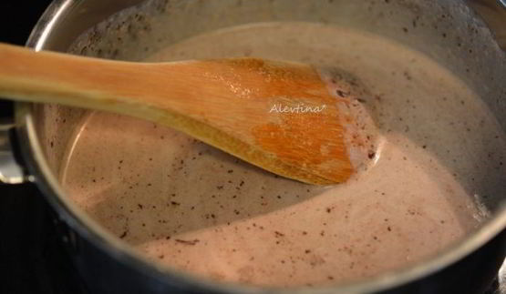 шоколадный торт с клюквой