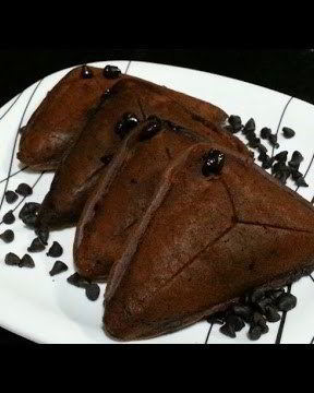 Шоколадные бисквиты в сэндвичнице