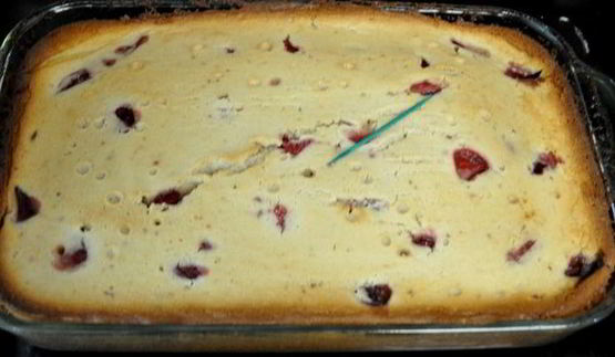 слоеный торт с клубничной начинкой и кремом амаретто