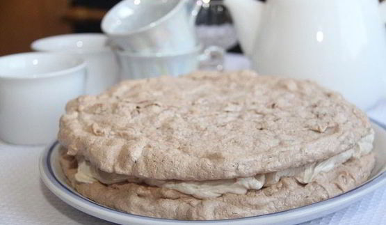 торт безе кофе и чернослив