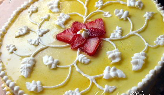 торт лимонный бриз с клубникой