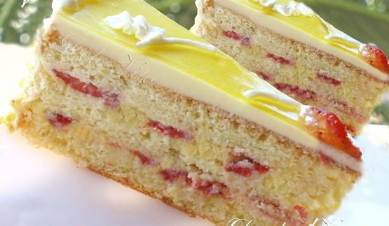 торт лимонный бриз с клубникой