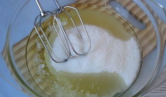 торт медовый с черничным кремом