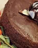 Торт с белым и темным шоколадом