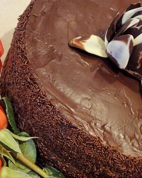 Торт с белым и темным шоколадом