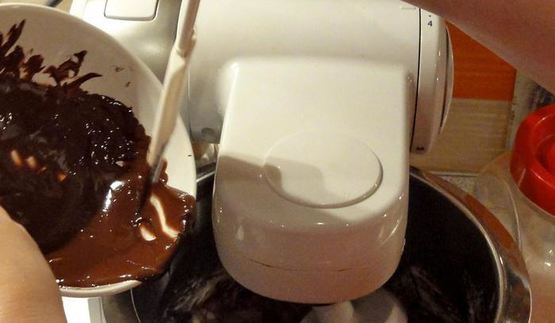 торт с белым и темным шоколадом