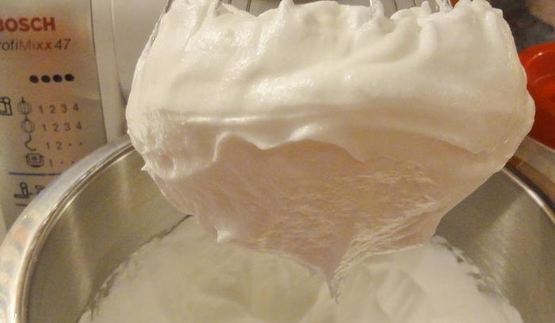 торт с белым и темным шоколадом