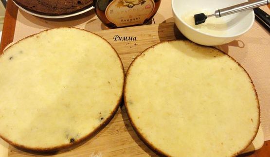 торт с белым и темным шоколадом