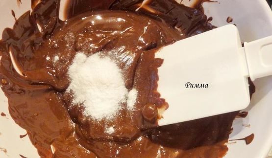 торт с белым и темным шоколадом