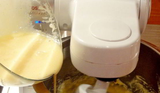 торт с белым и темным шоколадом