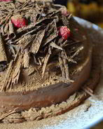 Тыквенно-шоколадный торт-купол с малиновым желе