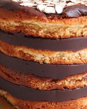 Ванильный бисквит с шоколадной помадкой