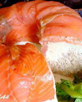 Закусочный лососево-сырный торт