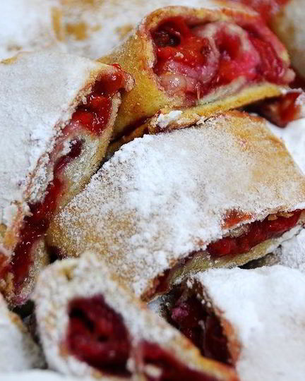 Рецепт вишневого рулета