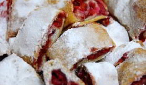 вишневый рулет